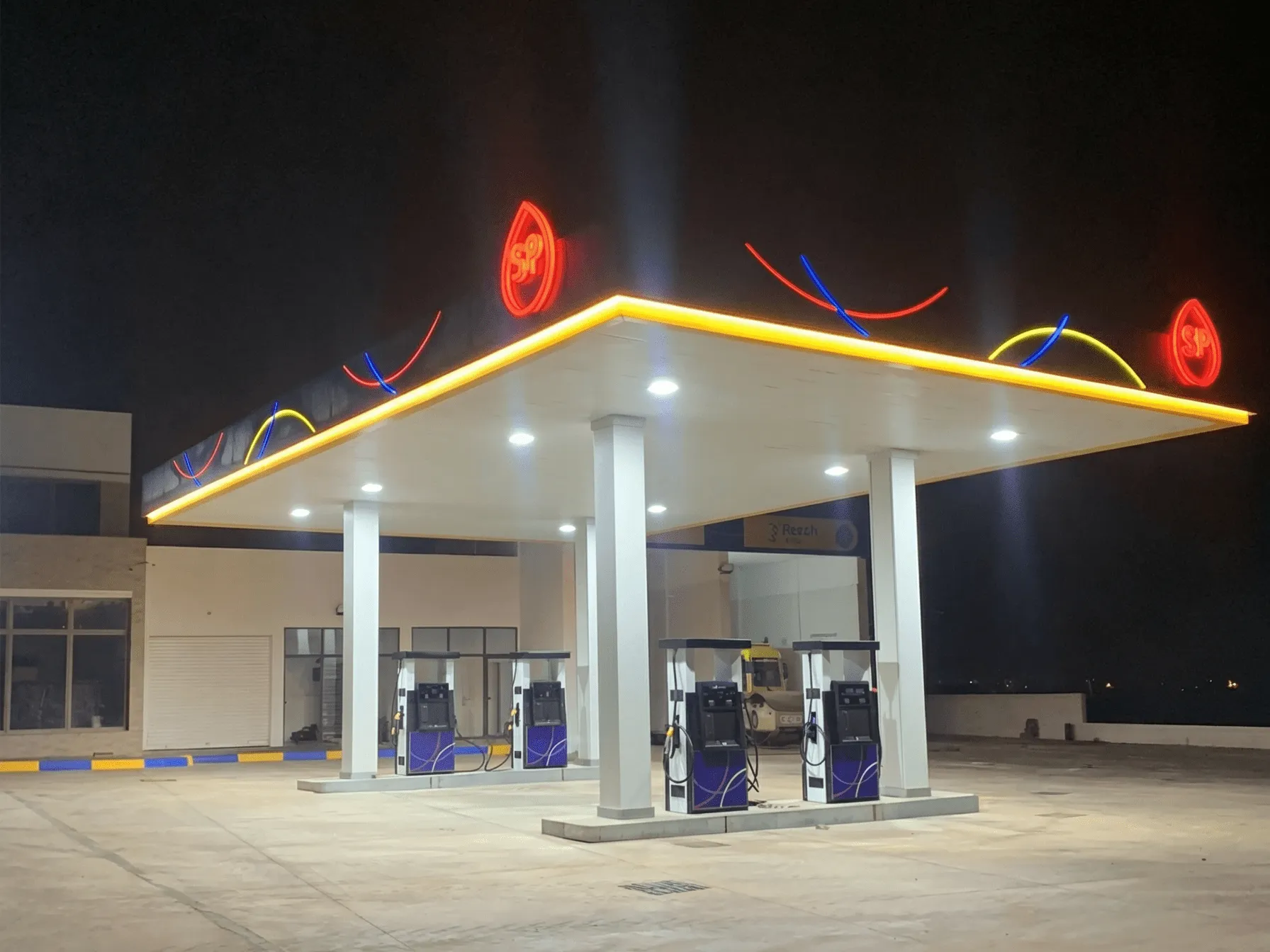 Habillage station-service